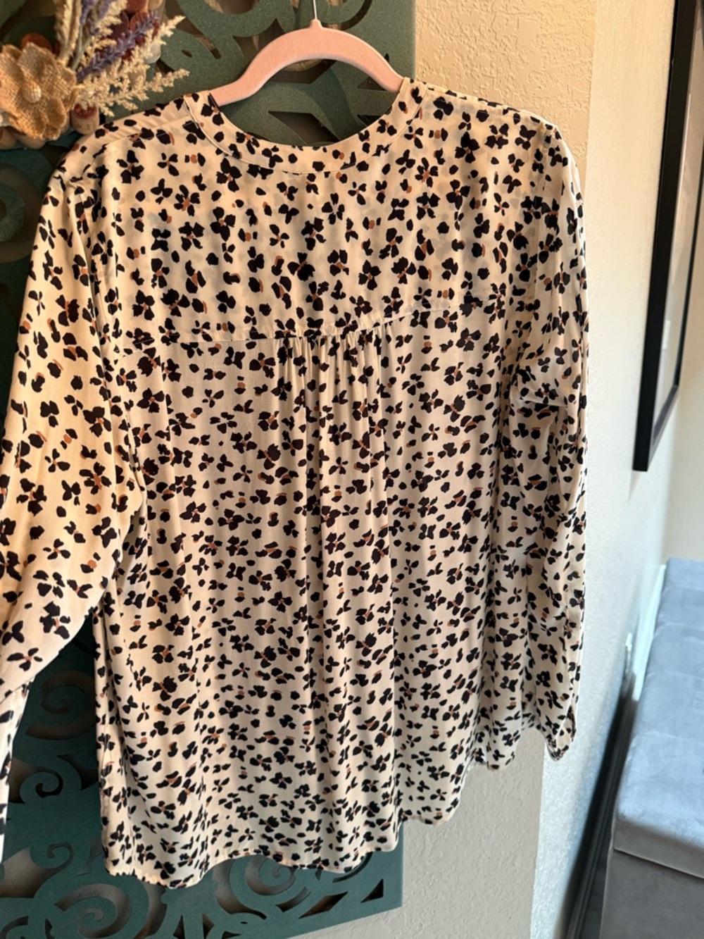 Rails Cream Long-Sleeve Printed Blouse with Cheetah Floral Print NWT - Picture 6 of 7